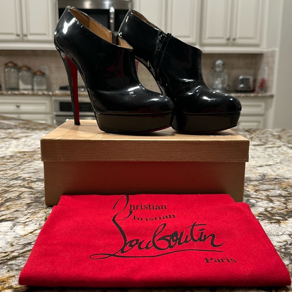 CHRISTIAN LOUBOUTIN Patent Leather Pumps 40.5 (fits 9.5/10) *FULL INCLUSION*